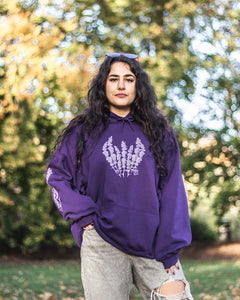 woman wearing oversized purple lavender hoodie 